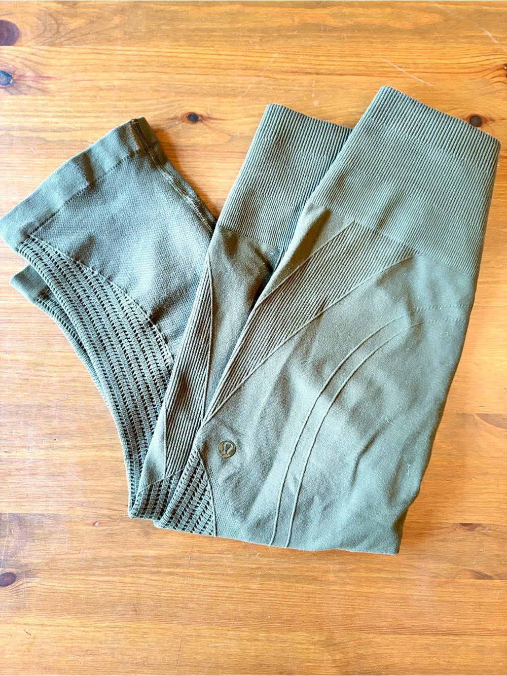 LULULEMON Women’s Olive Green Athletic Capris
